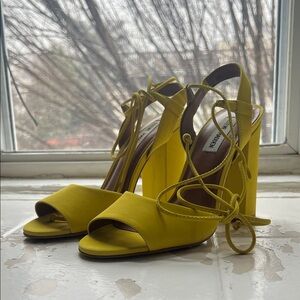 Steve Madden Serrina Block Heel Lace Up Sandal Yellow Nubuck | 9